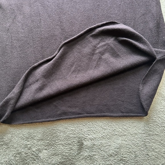 Vince 100% Cashmere Sweater M Purple Luxe Soft Knit Minimalist Preppy Quiet Lux - Picture 7 of 10